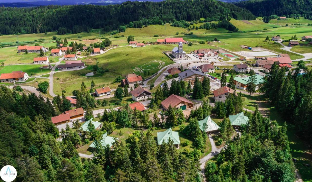 Les Loges Du Jura 4 Etoiles Apartment Nanchez Екстериор снимка
